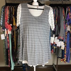 Lularoe Perfect Tee - L - Grey/White Grid Pattern